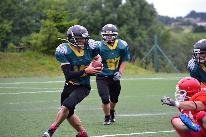 quarterback-looks-to-hand-off-or-pass-during-a-football-match